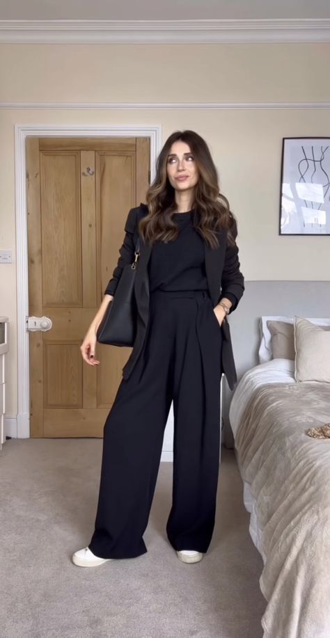 All Black Outfit For Work, Black Blazer Outfit, Wide Leg Jeans Outfit, Outfit Elegantes, Neat Casual Outfits, Fashion Top Outfits, Effortlessly Chic Outfits, Elegante Casual, Mode Chic