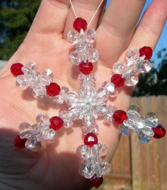 Christmas Snowflakes Crafts, Beaded Ornaments Diy, Diy Christmas Snowflakes, Homemade Christmas Ornaments, Christmas Snowflakes Decorations, Beaded Snowflakes Ornament, Beaded Christmas Decorations, Christmas Snowflakes Ornaments, Dough Ornaments