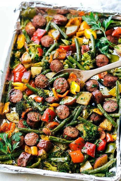 One Pan Healthy Sausage and Veggies | Chelsea's Messy Apron Sausage And Veggies, Decorações Com Comidas, Deilig Mat, Sheet Pan Dinners, Sheet Pan Recipes, One Pan, Sausage Recipes, Roasted Veggies, One Pot Meals