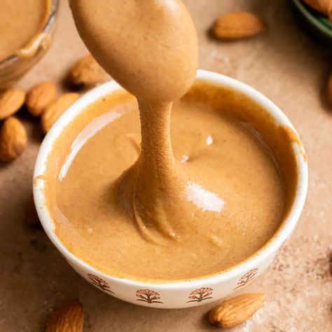 Raw Almond Butter Recipe - an easy 1-ingredient almond butter recipe with no oil. This recipe gives a creamy nut butter which is better... Almond Butter Chicken, Super Easy Pizza Dough, Dynamite Chicken, Homemade Almond Butter Recipe, Spicy Chicken Meatballs, Easy Vegetable Curry, Almond Butter Recipe, Chicken Salad With Pineapple, Butter Recipes Homemade