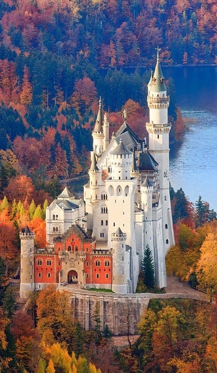 Castle Bavaria, Lichtenstein Castle, Beach Foto, Hohenzollern Castle, Castles To Visit, Chateau Medieval, Castles In Ireland, Castle Aesthetic, Germany Castles