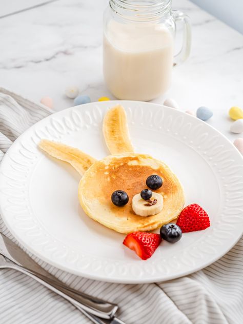 Easter Breakfast For Kids, Easter Pancakes, Easter Bunny Pancakes, Easter Kids Food, Bunny Pancakes, Easter Fruit, Kids Pancakes, Easter Cooking, Easter Party Food