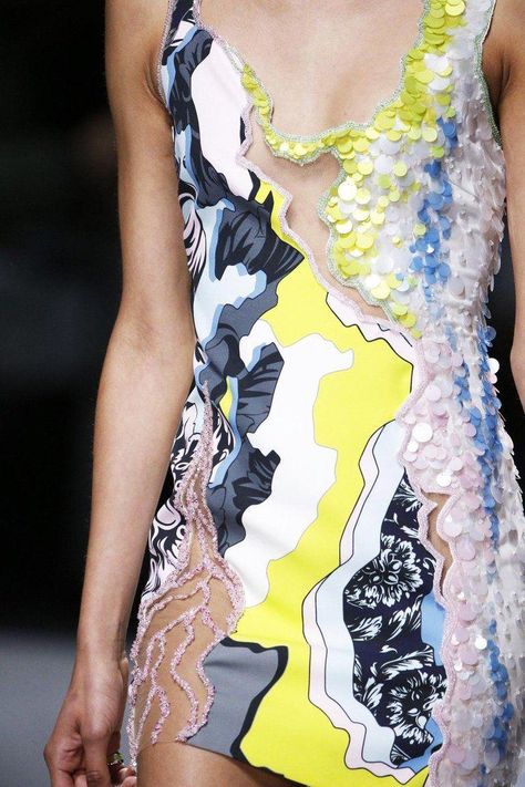 New Versace Runway Mini Beads Sequin Embellishment Cut-Out Tulle Accent Dress 40 For Sale at 1stdibs #latestfashionwomen's Detail Couture, Versace Runway, Textil Design, Versace Fashion, Versace Dress, Kleidung Diy, Textiles Fashion, Gianni Versace, Fall 2016