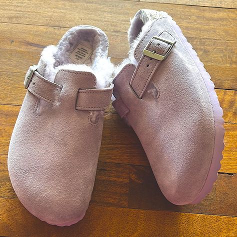 Birkenstock Brand New Never Worn Purple Fog Size 39 Narrow With Fluffy Shearling Lining Shoes Birkenstock, Birkenstock Boston, Birkenstock Shoes, Color Purple, Birkenstock, Boston, Women Shoes, Brand New, Purple