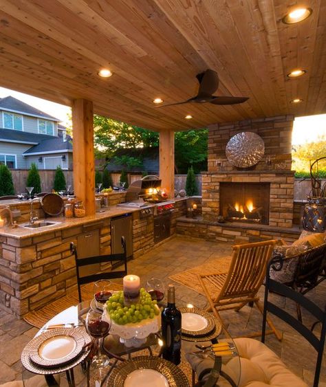 Outdoor Kitchen And Fireplace, Rustic Outdoor Fireplaces, Design Camino, Design Per Patio, Outdoor Fireplace Designs, Backyard Kitchen, Small Space Kitchen, Have Inspiration, Pergola Kits