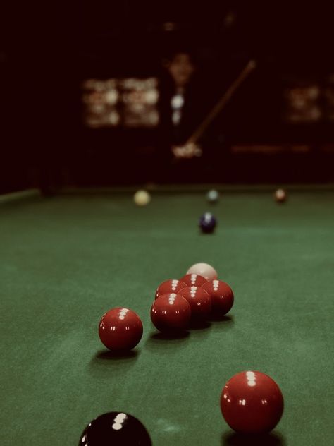 Pool Game Aesthetic, Snooker Wallpaper, Snooker Aesthetic, Snooker Photography, Billiard Wallpaper, Billiard Photography, Billiards Aesthetic, Tim Key, Snooker Balls