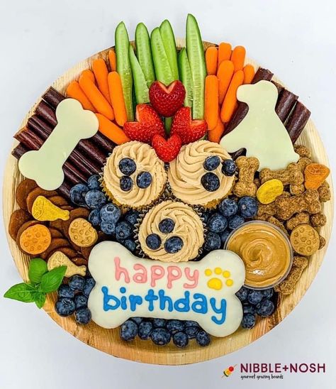 Dogs Birthday Party Ideas, Dog Gotcha Day Party, Barkcuterie Boards For Dogs, Barkcuterie Boards, Dog Charcuterie Board, Dog Cookie Recipes, Pet Store Ideas, Pet Treats Recipes, Easy Dog Treats