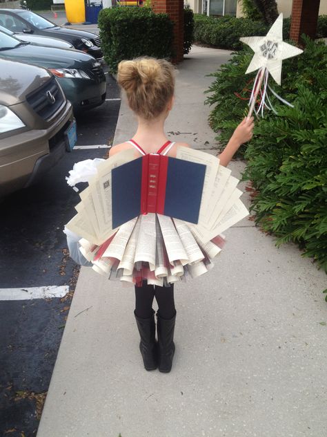 The Book Fairy costume. How wonderful is this. Biddy Craft Book Fairy Costume, Kostum Peri, Best Costume Ever, Carnaval Costume, Book Week Costume, Diy Kostüm, Fairy Book, Book Week, Theme Halloween