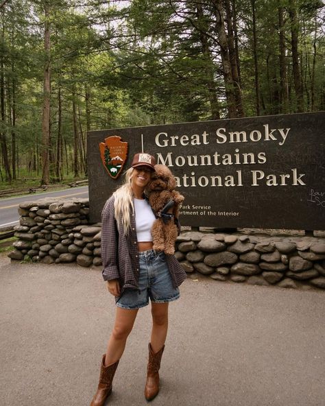 Ashtyn Kingsbury (@ashtynkingsbury) • Instagram photos and videos Cowboy Boots Summer Outfit, Cabin Outfit, Tennessee Outfits, Fall Hike, Granola Girl Aesthetic, Colorado Outfits, Mountain Outfit, Camping Aesthetic, Trip Outfits