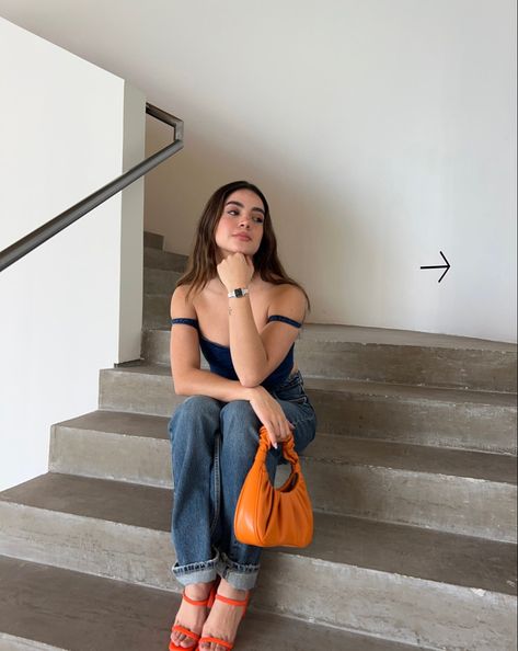 Outfits With Orange Heels, Orange Heels Outfit, Simple Elegant Outfits, Heels Outfits Casual, Corset Jean, Outfit Corset, Color Heels, Jeans With Heels, Heels Outfits