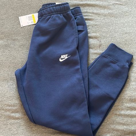 Nike Sweatpants Nike Winter Jackets, Nike Pants Mens, Swag Hats, Latina Outfits, Gentleman Aesthetic, Pants Nike, Nike Sweatpants, Nike Blue, Fit N Flare Dress