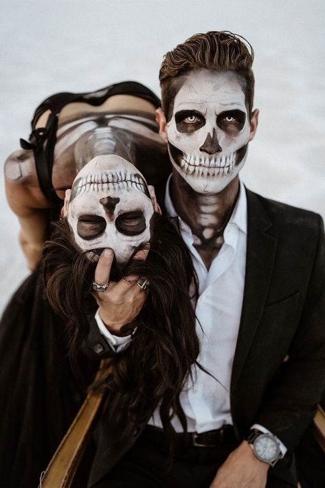 Halloween Costumes Diy Couples, Sugar Skull Costume, Halloween Parejas, Halloween Couples, Skeleton Makeup, Halloween Makeup Inspiration, Halloween Photoshoot, Halloween Costumes College, Halloween Makeup Looks