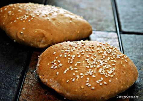 Vegan Quinoa Sandwich Buns - These are a great healthier option for those times you want bread. Quinoa Sandwich, Recipes Using Quinoa, Quinoa Bread Recipe, Sandwich Buns Recipe, Quinoa Mac And Cheese, Sandwich Buns, Quinoa Bread, Cooking Tips And Tricks, Homemade Barbecue