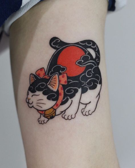 RAY on Instagram: “貓 #tattoo #tattooer #taiwantattoo #taiwantattooer #taipeitattoo #ibizaink #ibizainkcrew #ibizainktaiwan #japanesestyletattoo #tattooflash…” Small Cat Tattoo, Gotik Tattoo, Cat Tattoo Design, Cat Tattoo Designs, Tattoo Design Ideas, Japanese Tattoo Art, Small Cat, Maneki Neko, Skin Art