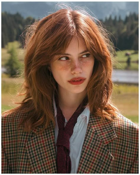 Soft Autumn Hair Color Red, Auburn Hair Woman, Red Hair Haircuts, Red Hair Fringe, Ginger Hair Makeup, Auburn Short Hair, Red Hair Women, Autumn Make Up, Short Auburn Hair