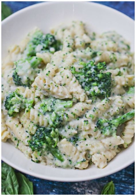 Vegan Creamy Alfredo Broccoli Pasta | Daily Vegan Meal Alfredo Broccoli, Broccoli Alfredo Pasta, Mediterranean Vegan, Vegan Pasta Sauce, Vegan Broccoli, Italian Diet, Vegan Entrees, Broccoli Alfredo, Vegetarian Italian