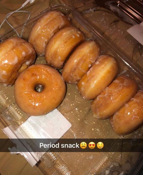 Period Snacks, Snacks Snapchat, I Want Food, Sleepover Food, Junk Food Snacks, Mouth Watering Food, Food Drinks Dessert, Food Goals, Food Obsession