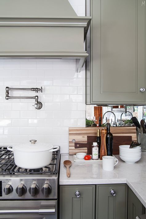 Glass backsplash kitchen