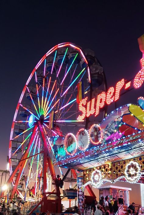 Ferris wheel, sunset, purple sunset, state fair Fair Games Aesthetic, Purple Sunset Aesthetic Wallpaper, Fair Astethic, Feria Aesthetic, Summer Fair Aesthetic, Fair Outfit Ideas Summer, State Fair Aesthetic, Purple Sunset Aesthetic, Ferris Wheel Pictures