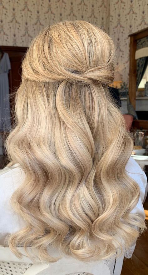 Half Upstyle, Hairstyles Classy, Half Up Half Down Bridal, Down Wedding Hairstyles, Half Up Half Down Wedding, Half Up Half Down Hairstyles, Bridal Hairstyle, Wedding Hairstyles Half Up Half Down, Hairstyles Wedding