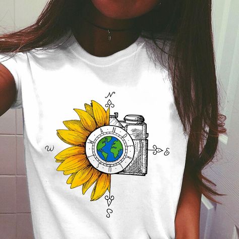 T Shirt Painting Ideas, Shirt Painting Ideas, Shirt Painting, Stile Casual Chic, Paint Shirts, T Shirt Painting, Diy Vetement, Cartoon Outfits, Painted Clothes