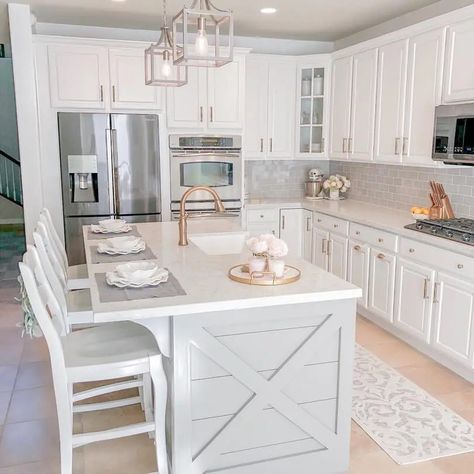 Cocina Shabby Chic, Kitchen Room Design, Kitchen Inspiration Design, Large Kitchen, Kitchen Remodel Idea, White Cabinets, Kitchen Layout, Kitchen Style, Home Decor Kitchen