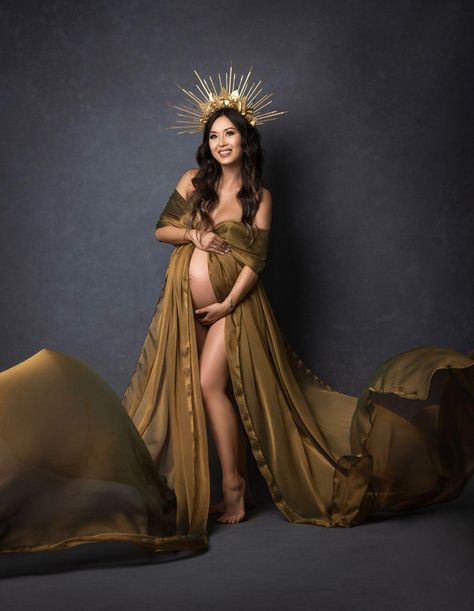 Maternity Photography Goddess, Maternity Goddess Photoshoot, Goddess Maternity Shoot Black Women, Goddess Maternity Shoot, Maternity Picture Outfits, Reconstructed Clothing, Gold Goddess, Maternity Picture, Pregnancy Photo