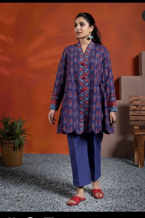 Simple Pakistani Dresses Casual Summer Design, Shirt Design For Women Pakistani, Shirts Designs For Women Pakistani, Short Frock, Girls Dresses Sewing, Simple Kurta Designs, Pakistani Fashion Casual, Trendy Shirt Designs