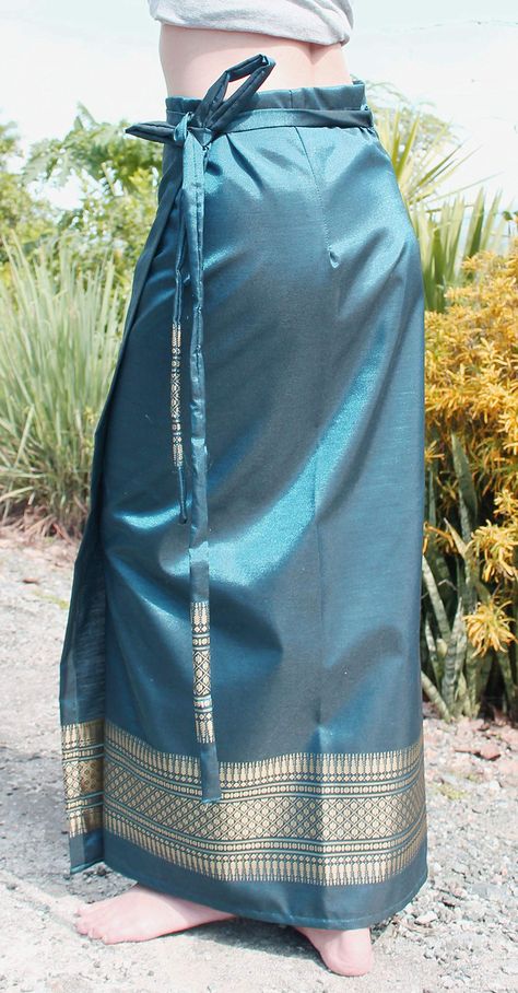 Thai Wrap Skirt, Dakmanda Design, Kurta Fashion, Chut Thai, Traditional Skirts, Silk Wrap Skirt, Half Saree Lehenga, Thai Clothes, Skirt Patterns