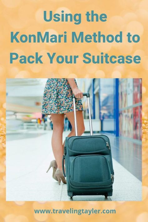 Konmari Method Folding, Travel Suitcase Packing, Konmari Folding, Packing Folding, Suitcase Packing Tips, Camping Packing List, Carry On Packing, Packing Clothes, Konmari Method