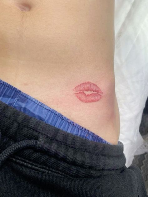 Magnet Tattoo, Bite Mark Tattoo, Kiss Tattoos, Tato Minimal, Mark Tattoo, Lip Tattoos, Discreet Tattoos, Dainty Tattoos, Subtle Tattoos