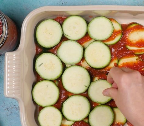 Cheesy zucchini bake Zucchini And Marinara Recipes, Zucchini With Spaghetti Sauce, Zucchini Marinara Bake, Zucchini Spaghetti Bake, Sliced Zucchini Recipes, Zucchini Spaghetti Recipe, Cheesy Zucchini Bake, Zucchini Dishes, Zucchini Recipes Baked