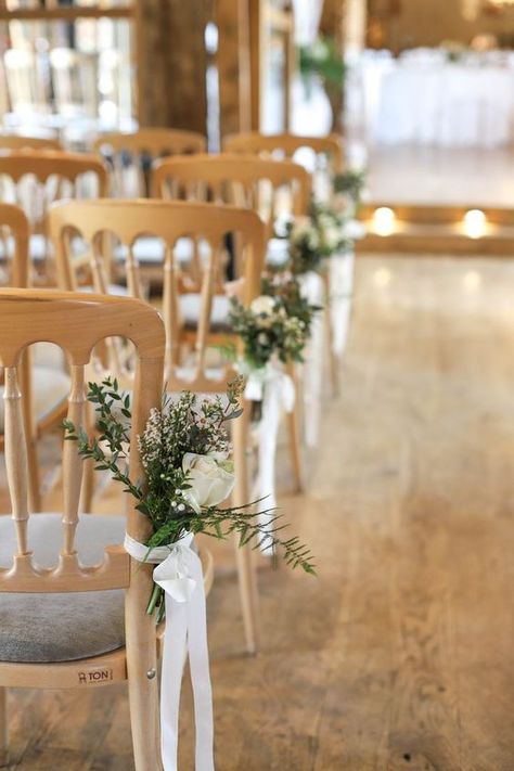 End Of Aisle Wedding Decor, Church Pew Flowers, Church Aisle Decorations, Pew Flowers, Wedding Pews, Romantic Wedding Style, Pew Ends, Wedding Color Pallet, Wedding Isles