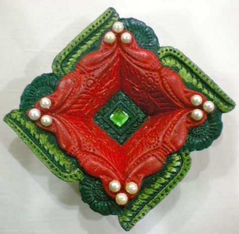 Green and Red Square Diya Diya Making, Decorative Diya, Quilling Candle Holder, Bottle Work, Diwali Diyas, Diwali Diya Decoration, Diya Decoration, Pot Painting, Diy Diwali Decorations