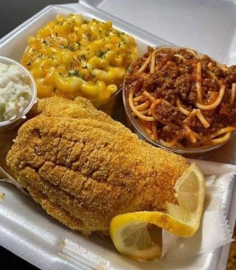 Fish And Spaghetti, Spaghetti Mac And Cheese, Easy Soul Food, Lemon Pepper Fish, Soul Food Menu, Catering Food Displays, Soul Food Dinner, Food Babe, Food Goals