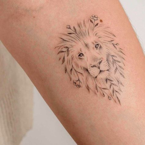 37 Extraordinary Lion Tattoo Designs Lion And Poppy Tattoo, Delicate Lion Tattoo, Lion With Flowers Tattoo For Women, Female Lion Tattoo Design, Small Lion Tattoo For Women, Lion Tattoo With Flowers, Leo Lion Tattoos, Simple Lion Tattoo, Female Lion Tattoo