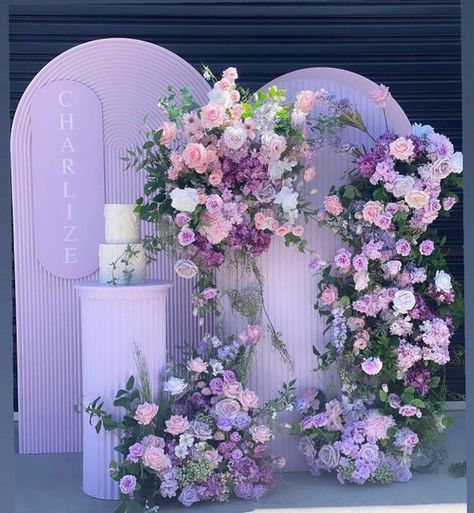 Lilac Backdrop, Enchanted Garden Theme, Lilac Wedding Themes, Lilac Decor, Cake Backdrops, Purple Bridal Shower, Garden Party Theme, Garden Bridal Showers, Pretty Garden