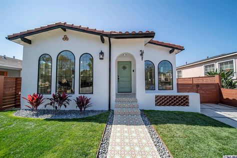 Hacienda Homes, Spanish Bungalow, Hacienda Style Homes, Mexico House, Spanish Style Home, Casas Coloniales, Hacienda Style, Spanish Style Homes, Spanish House