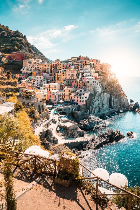 Manarola Italy, Cinque Terre Italy, Nature Style, Dream Travel Destinations, Art Happy, Travel Instagram, Travel Alone, Cinque Terre, Beautiful Places To Travel