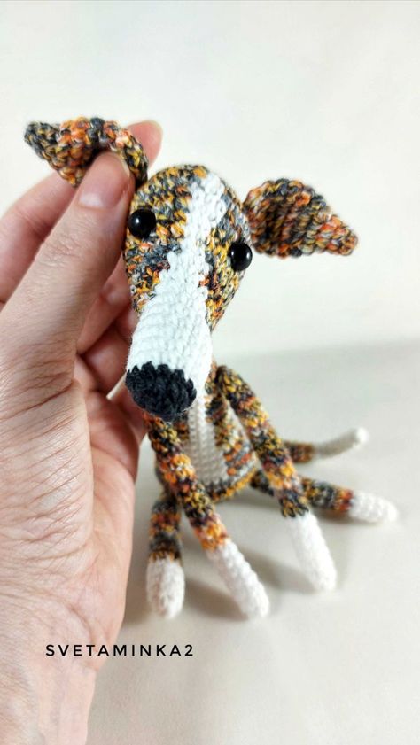 Crochet Greyhound, Dog Amigurumi, Crochet Dog Patterns, Mini Dog, Knitting Patterns Toys, Crochet Buttons, Crochet Animal Patterns, Crochet Dog, Diy Crochet Projects