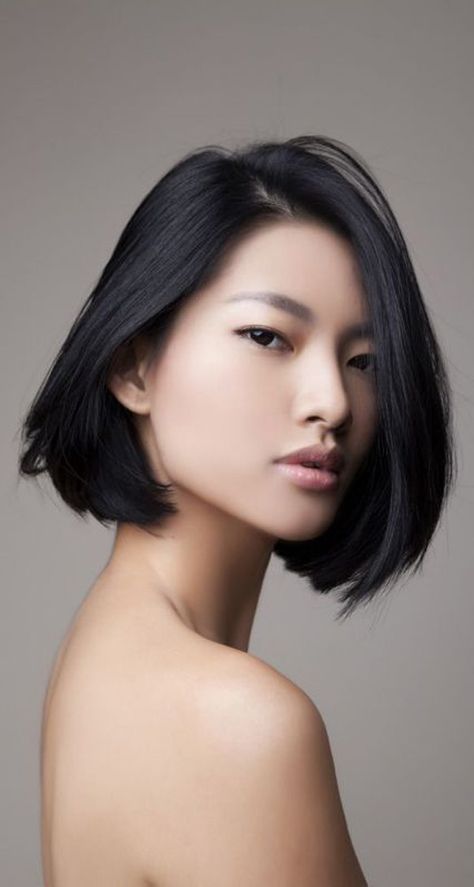 Black and silky straight hair in a bob cut. A picture that shows how much a healthy hair could make a simple look appear more elegant and beautiful. Short Black Hair, Flot Makeup, Cassandra Cain, Super Hair, Hur Man Målar, 짧은 머리, Short Haircut, Hair Reference, Asian Hair