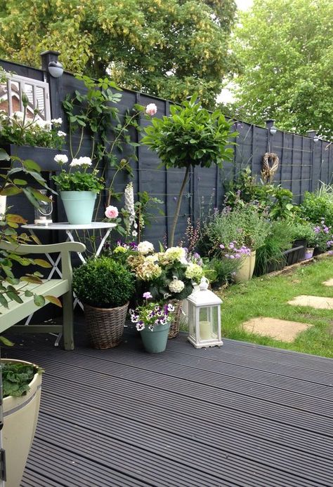 Taman Diy, Vertical Garden Design, Jardim Diy, Vertical Gardens, Black Garden, Garden Types, Have Inspiration, Plants And Flowers, Small Garden Design