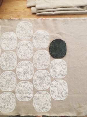 Linoleum Print, Block Printed Textiles, 타이포그래피 포스터 디자인, Hand Carved Stamps, Stamp Carving, Handmade Stamps, Fabric Stamping, Stamp Printing, Block Printing Fabric