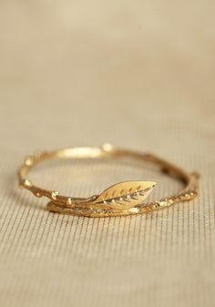 Gold Leaf Rings, Gold Ring Designs, Leaf Ring, Bangle Designs, Gold Jewelry Fashion, Pretty Jewellery, Gold Bangles, Accessories Jewelry, Cute Jewelry