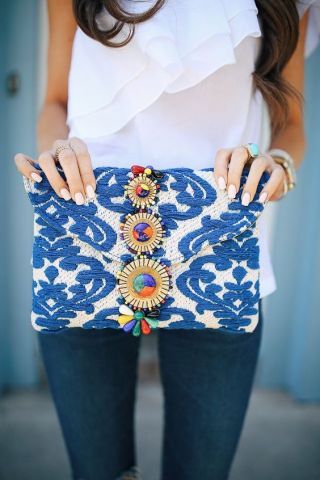 5 Fabulous must-have Bohemian & Desi Style Handbags & Clutch Purses – Yogilifestylecorner Pochette Diy, Southern Curls And Pearls, Diy Clutch, Embroidered Clutch, Skirt Maxi, Skirt Mini, Diy Bag, Bago, Clutch Purse