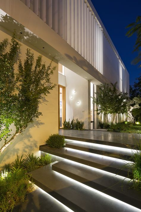 Exterior House Design Ideas, Exterior House Design, Fasad Design, درج السلم, Beautiful Modern Homes, Eksterior Modern, Contemporary Garden Design, Best Modern House Design, Modern Entrance