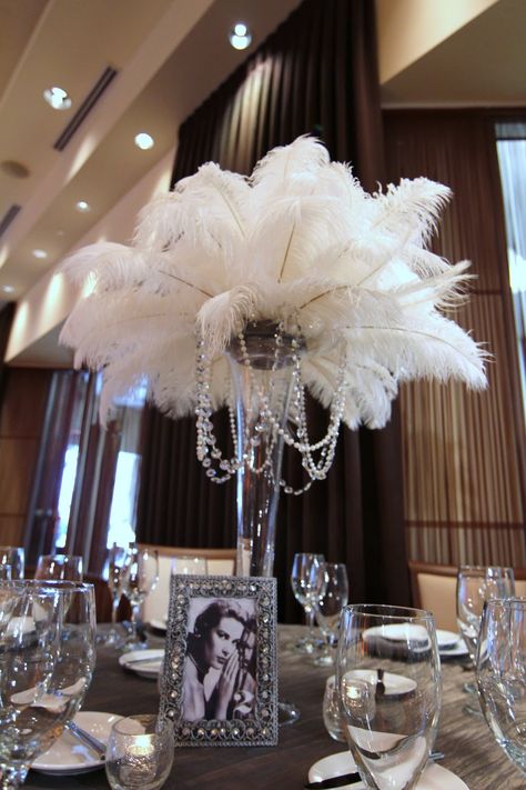 feather and pearl center pieces | ... Photo: Old Hollywood Glam, Feathers, Pearls and Diamonds... Oh MY Old Hollywood Party, Speakeasy Party, Great Gatsby Theme, Hollywood Party Theme, Feather Centerpieces, Tafel Decor, Gatsby Theme, Hollywood Theme, 1920s Wedding