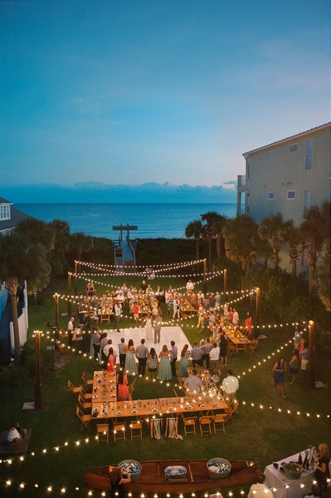 37 Beautiful Wedding Reception Lighting Ideas Patio String Lights, Florida Beach Wedding, Boda Mexicana, Outdoor Dinner, Beautiful Yards, Lights Christmas, Fence Ideas, Holiday Ready, Backyard Party