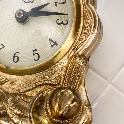 Good detailed clock Gold Theme Aesthetic, Gold Black And White Aesthetic, Gold Cottagecore Aesthetic, Classy Gold Aesthetic, Pale Gold Aesthetic, Gold Clock Aesthetic, Gold Phone Aesthetic, Old But Gold Aesthetic, Soft Gold Aesthetic Vintage