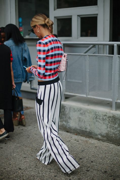 Mix & Match, Walking Down The Street, New York Fashion Week Street Style, Looks Street Style, Moda Vintage, Inspiration Mode, Mode Vintage, Street Chic, Mixing Prints